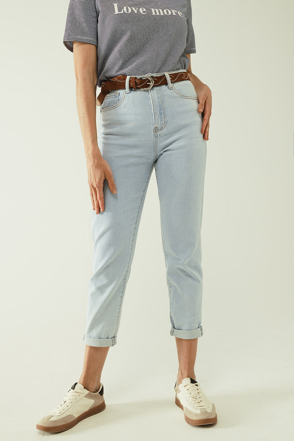 Jean droit bleu clair avec ourlet et cinq poches