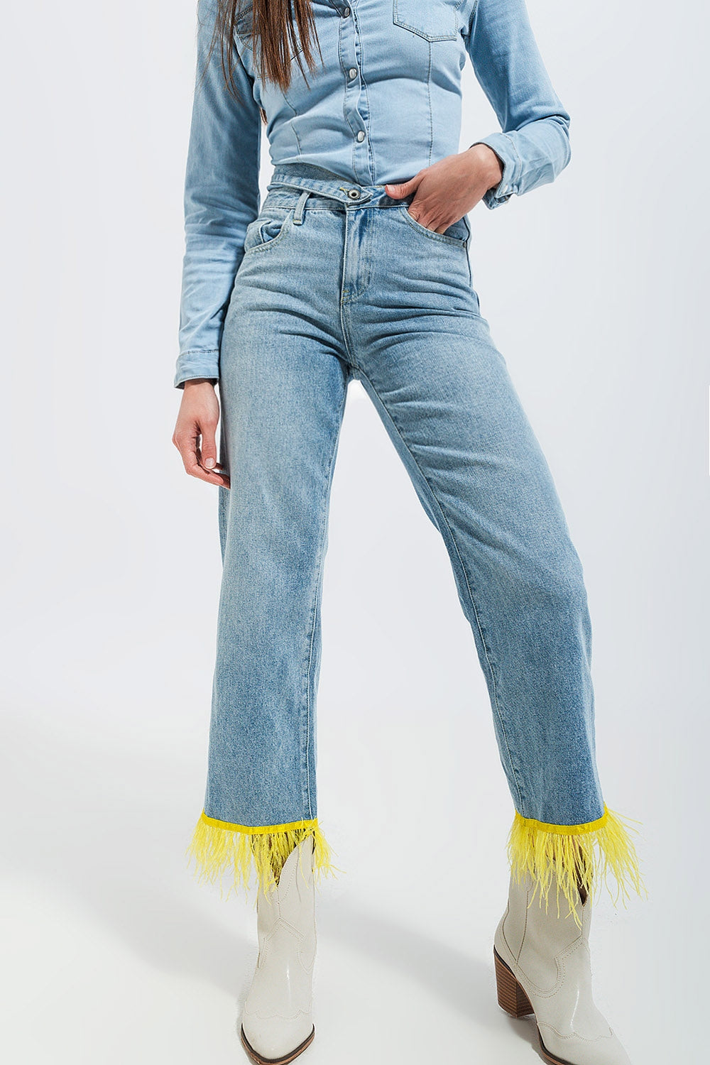 Q2 Jean droit d'ensemble avec ourlet à plumes jaunes synthétiques