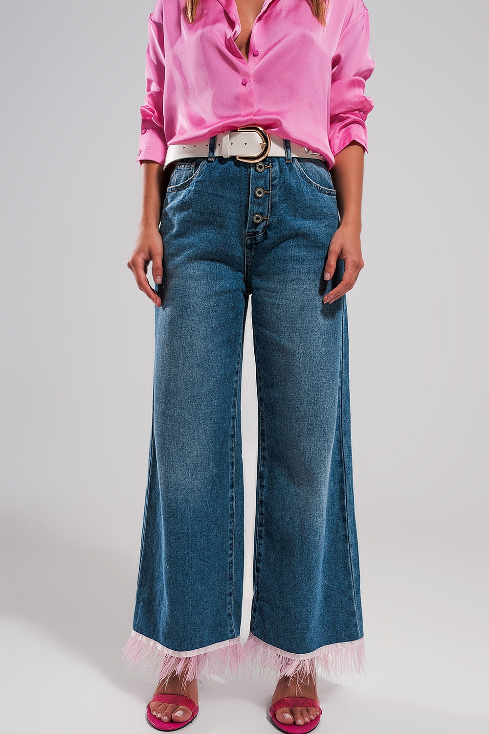 Jean droit d'ensemble avec ourlet à plumes ROSE synthétiques
