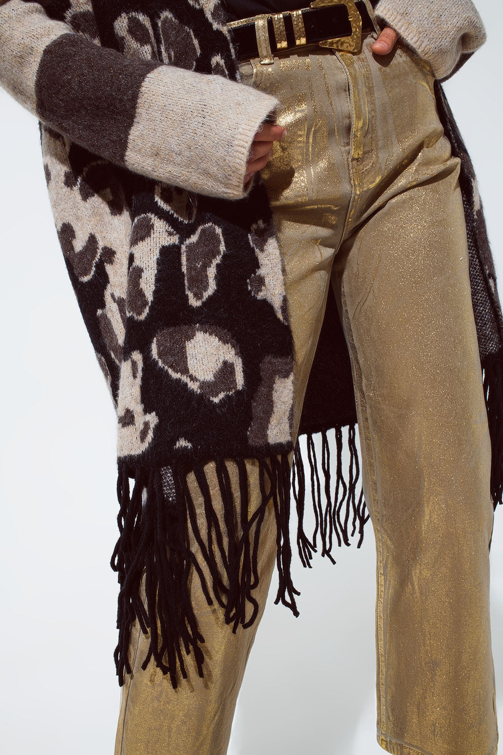 Jean droit doré à l'éclat métallique