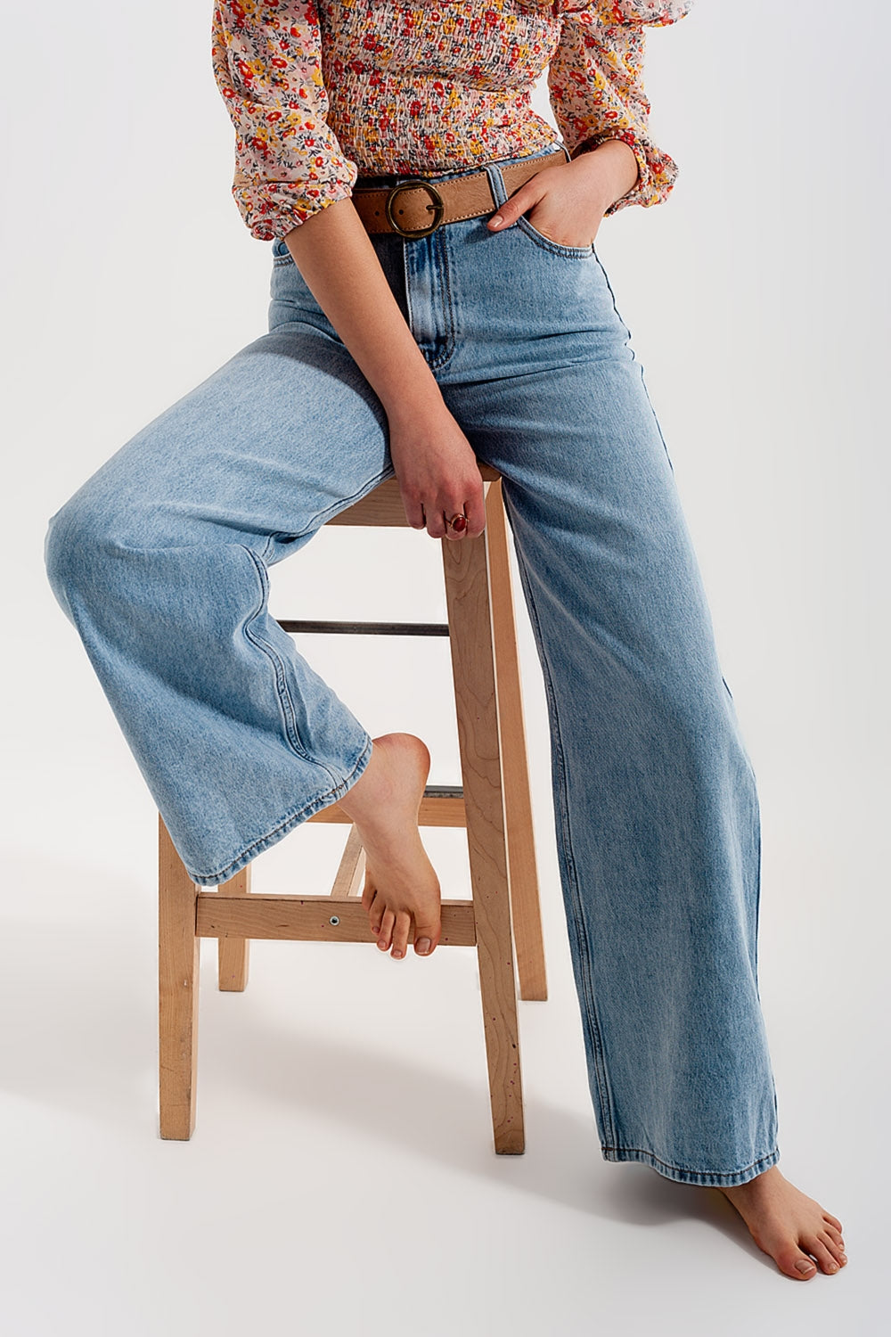 Q2 Jean droit large à taille haute bleu clair
