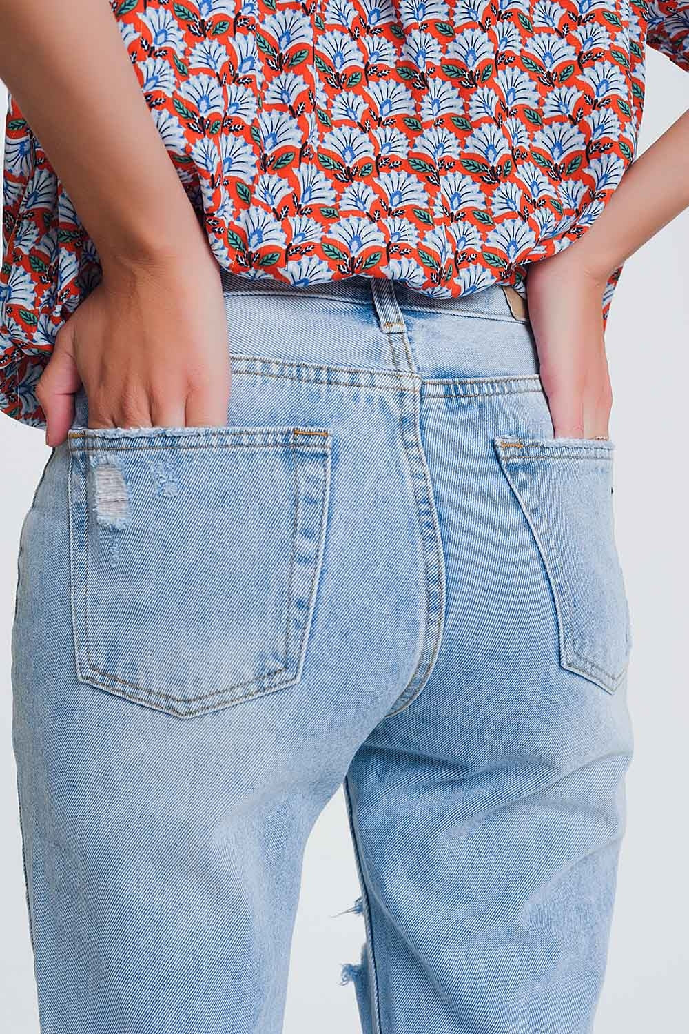 Jean droit style années 90 avec déchirures