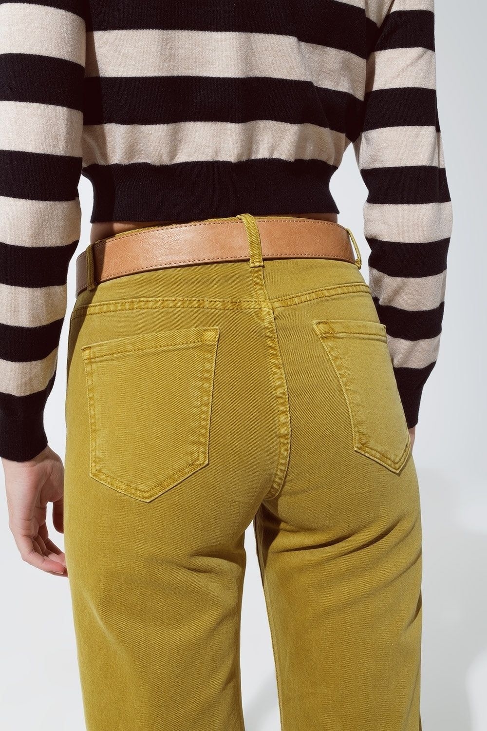 Jean droit vert avec reflets métalliques dorés
