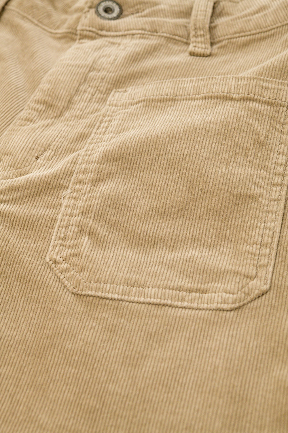 Jean en velours côtelé à jambes droites camel avec poches
