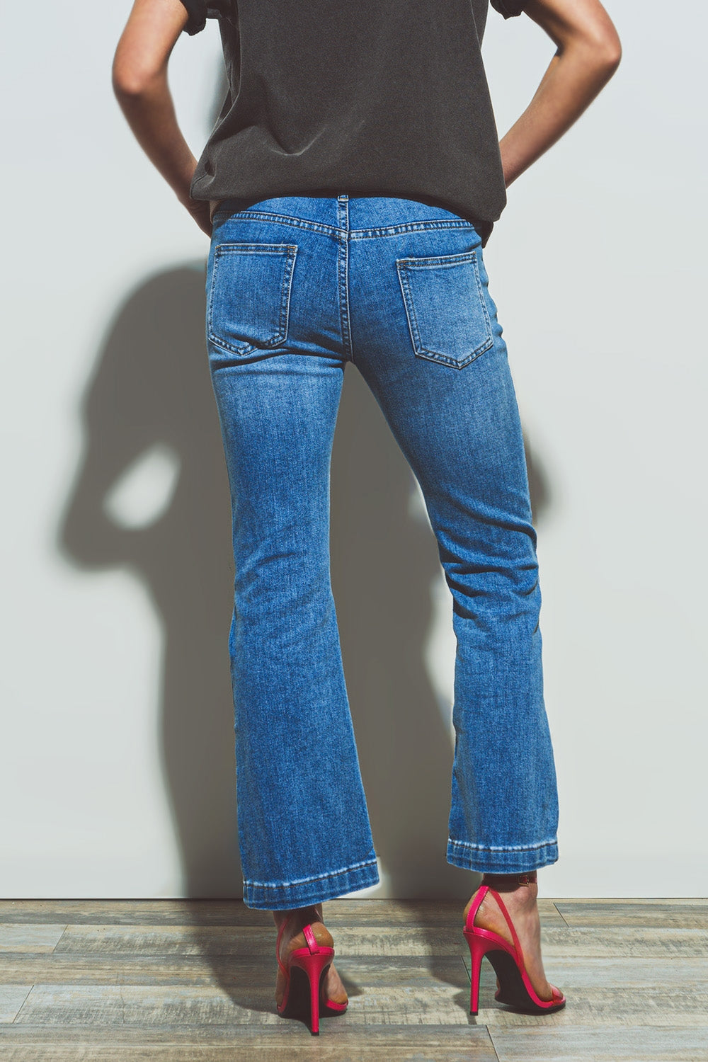 Jean évasé à taille double boutonnée en denim bleu