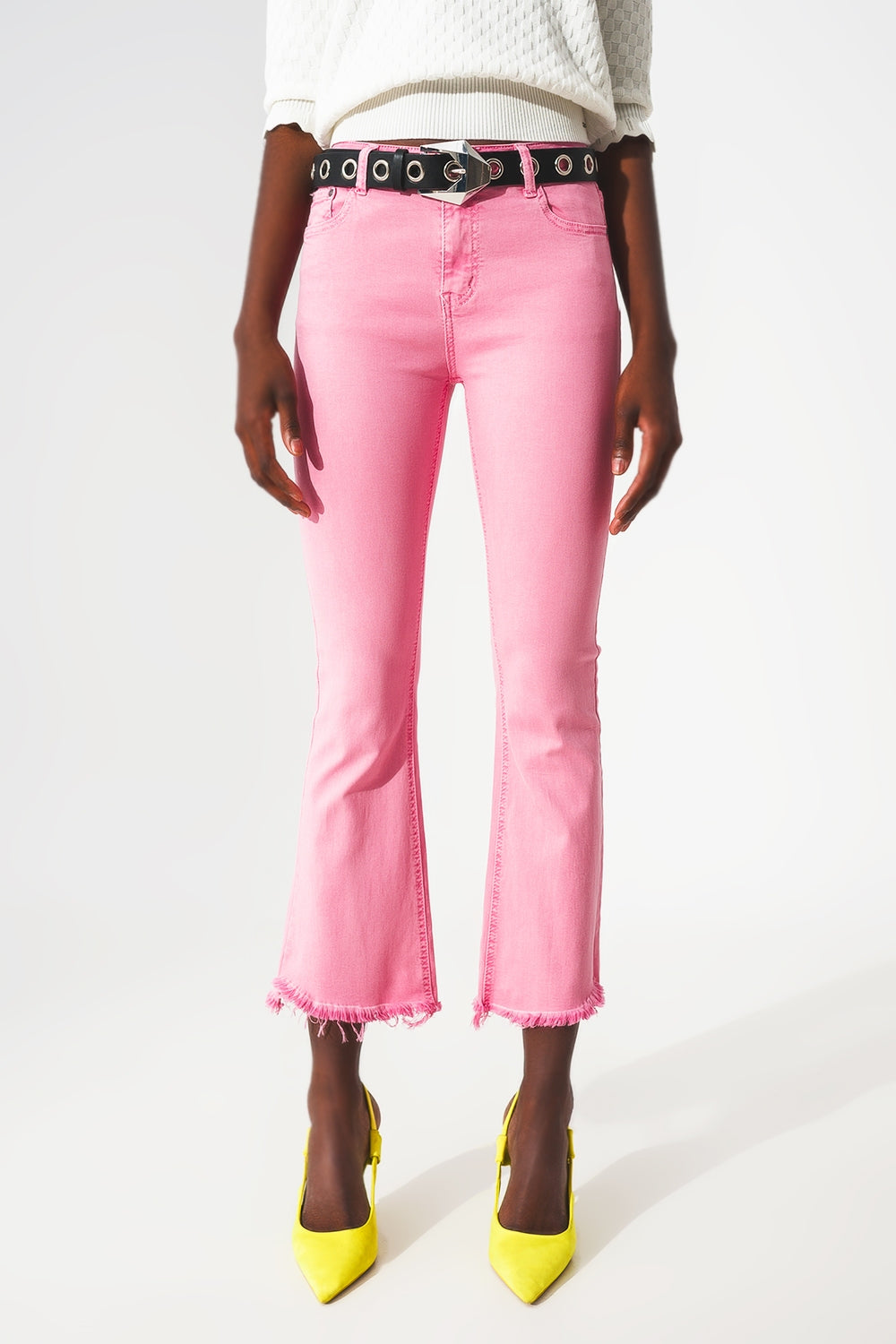 Jean évasé avec ourlet brut en rose bubblegum