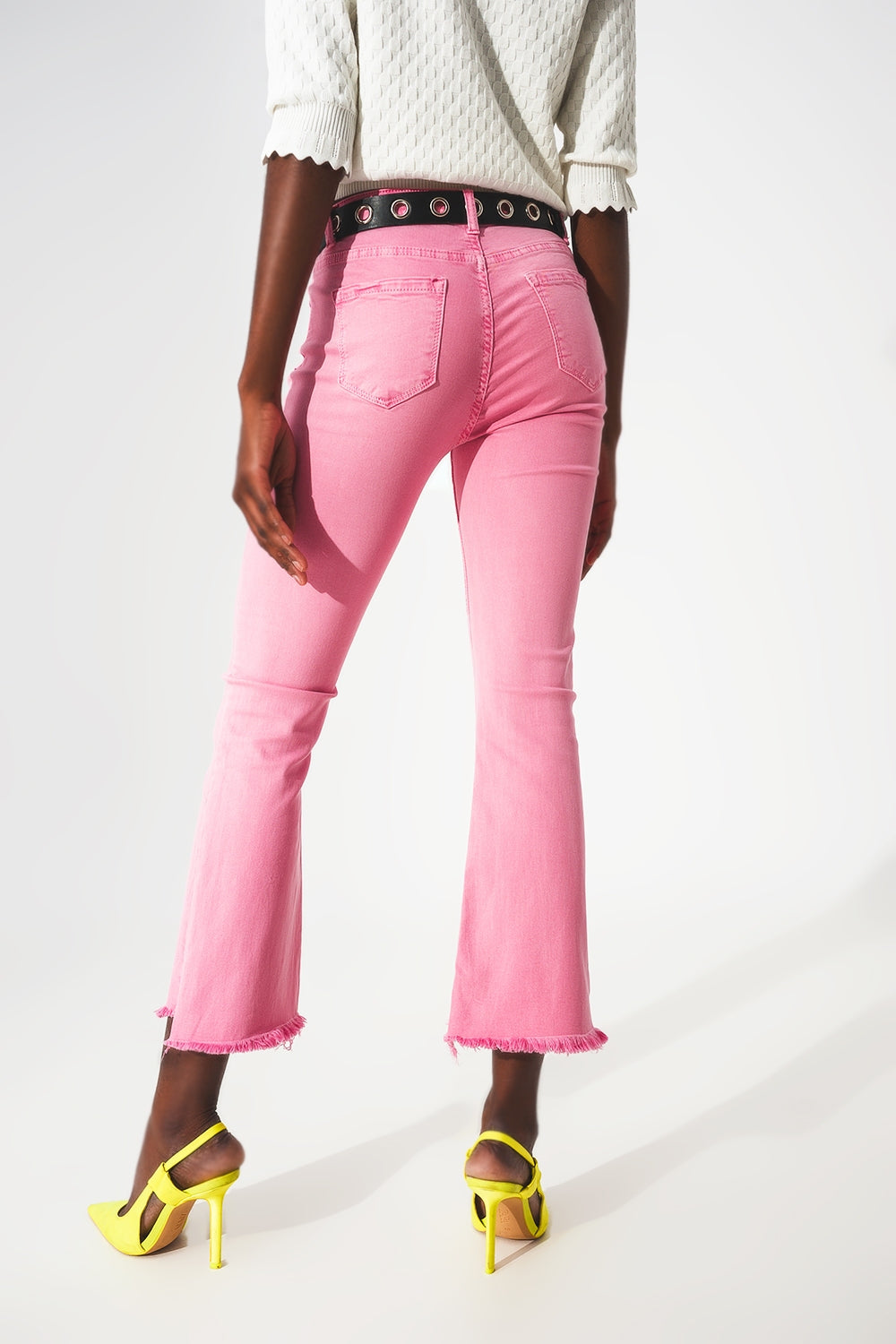 Jean évasé avec ourlet brut en rose bubblegum