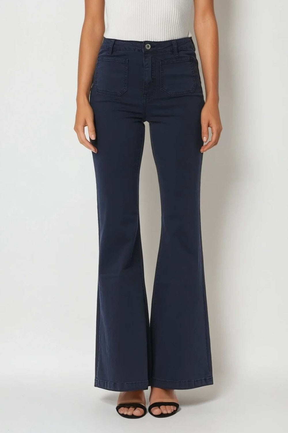 Q2 Jean évasé skinny marine avec poches sur le devant