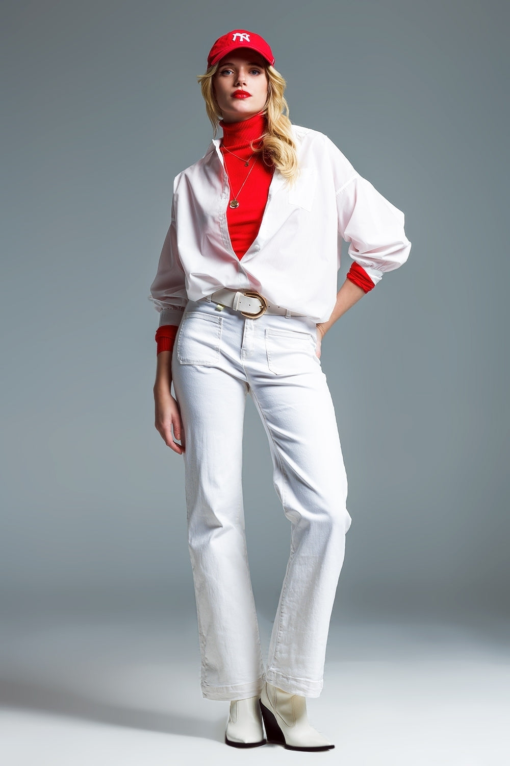 jean flare à taille haute et poches avant en blanc