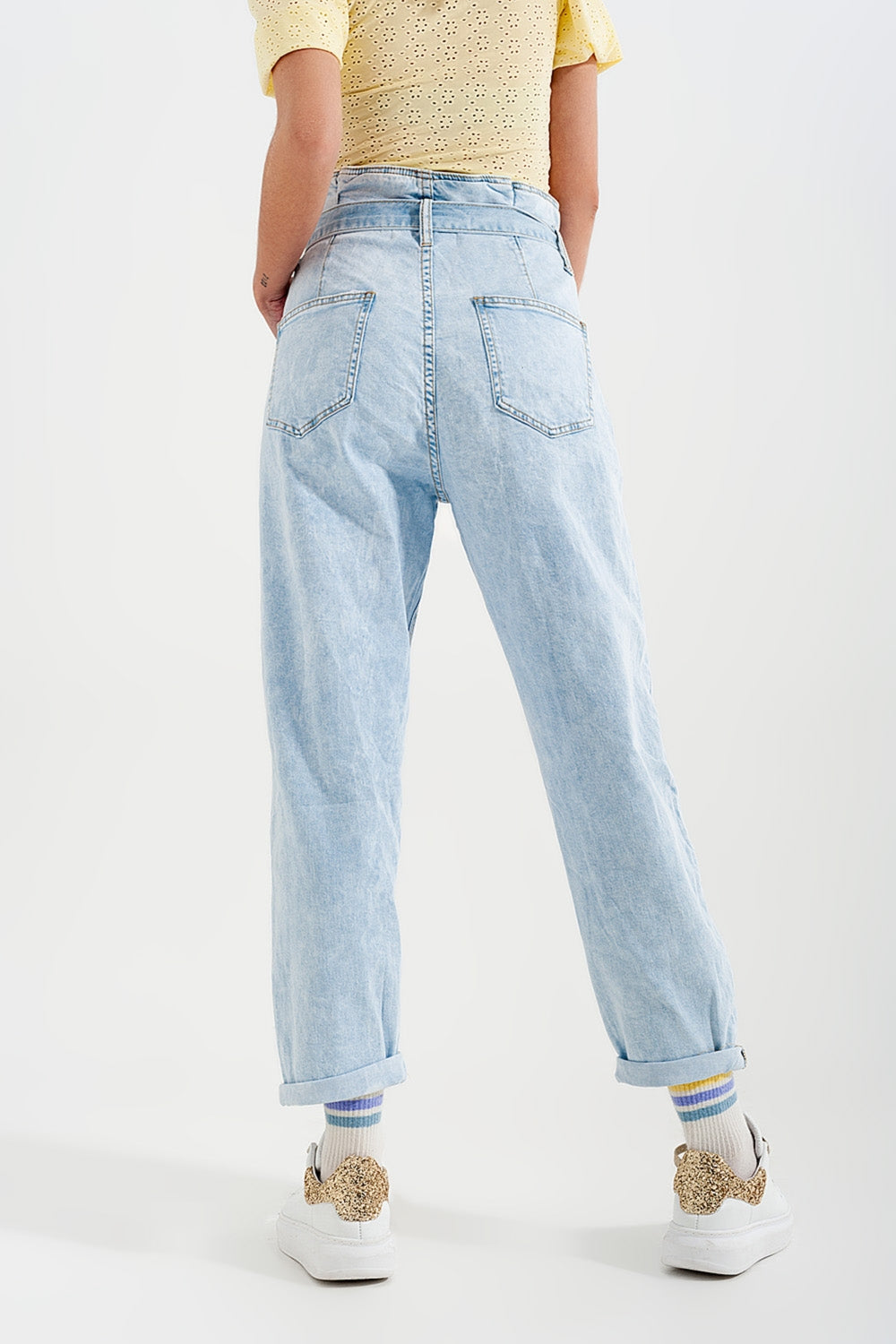 Jean fuselé à délavage clair vintage avec taille haute froncée