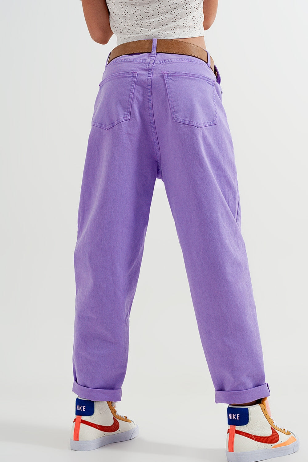 Jean fuselé et ample à taille haute violet
