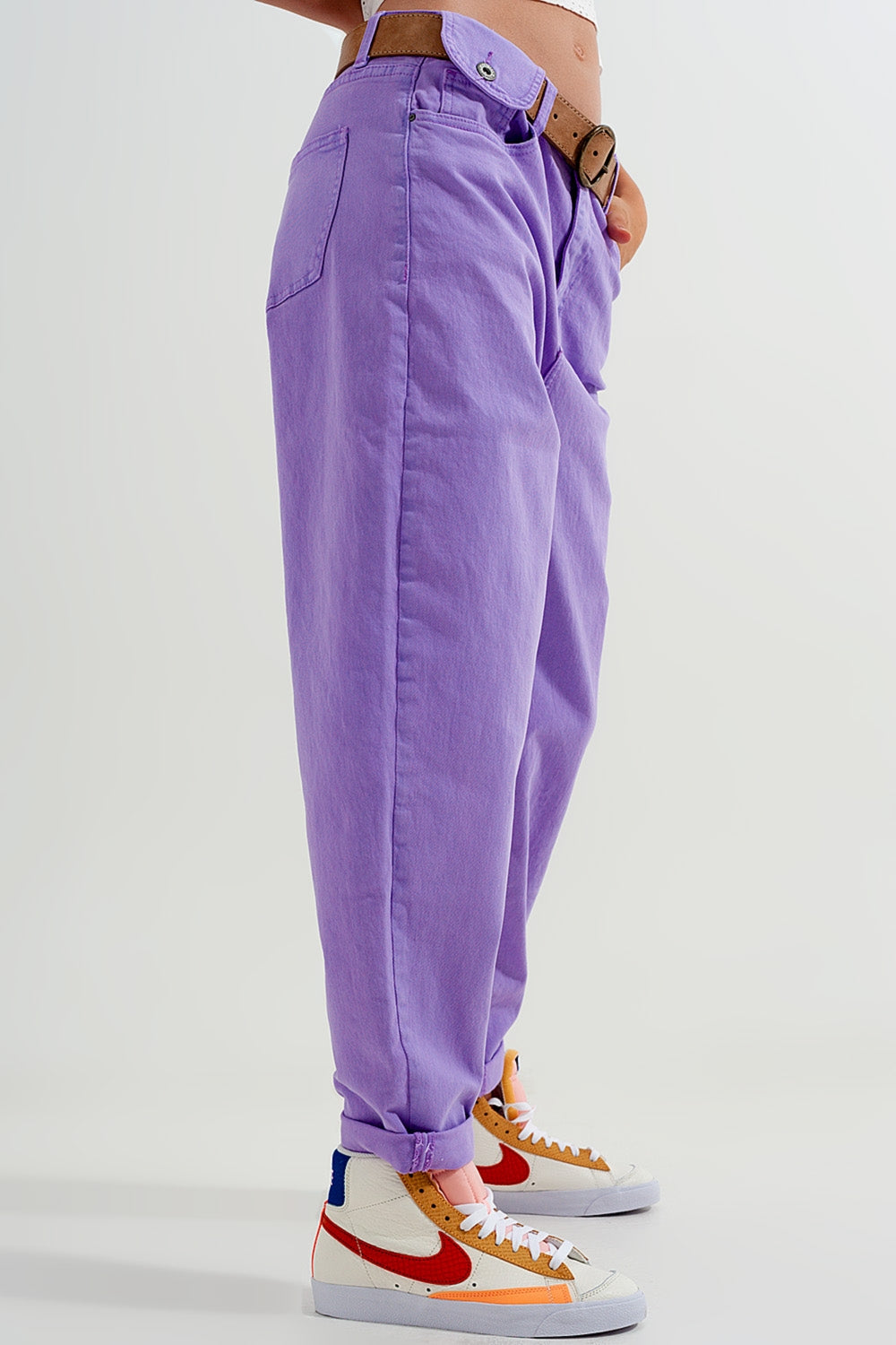 Jean fuselé et ample à taille haute violet