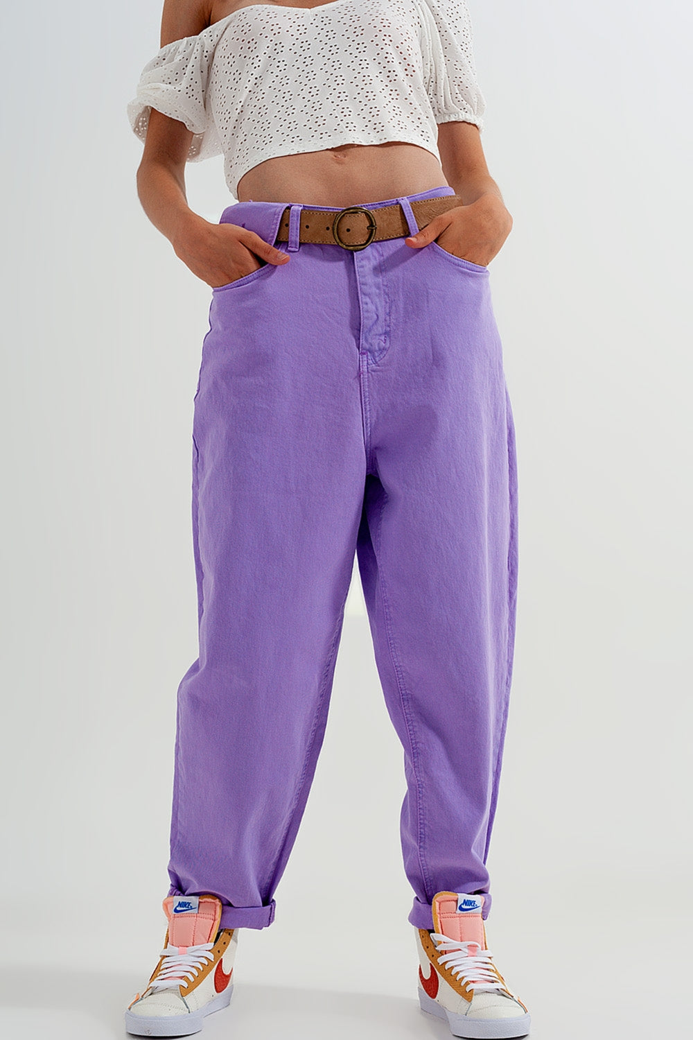 Jean fuselé et ample à taille haute violet