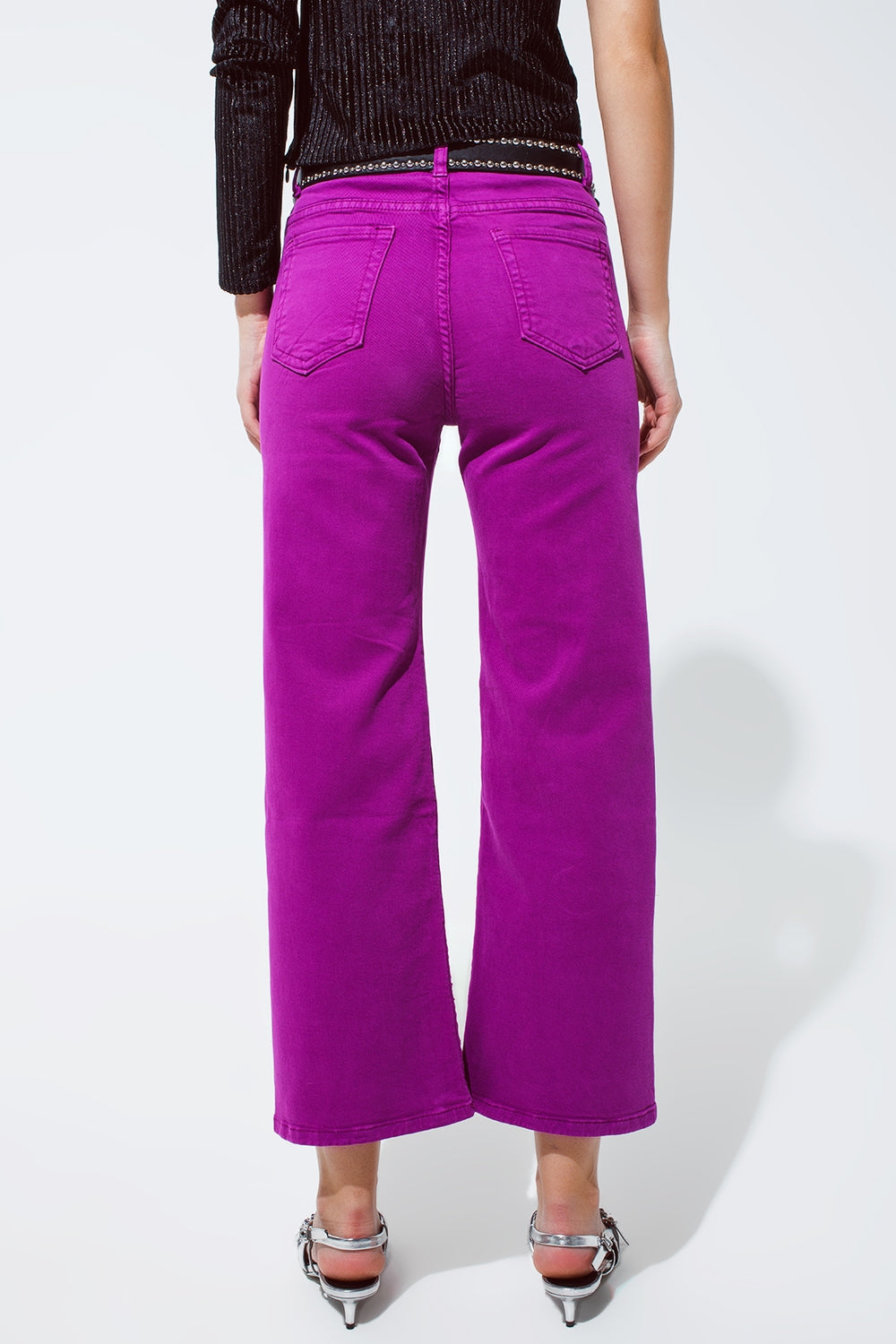 Jean large à jambe large coupée en violette longueur 3/4