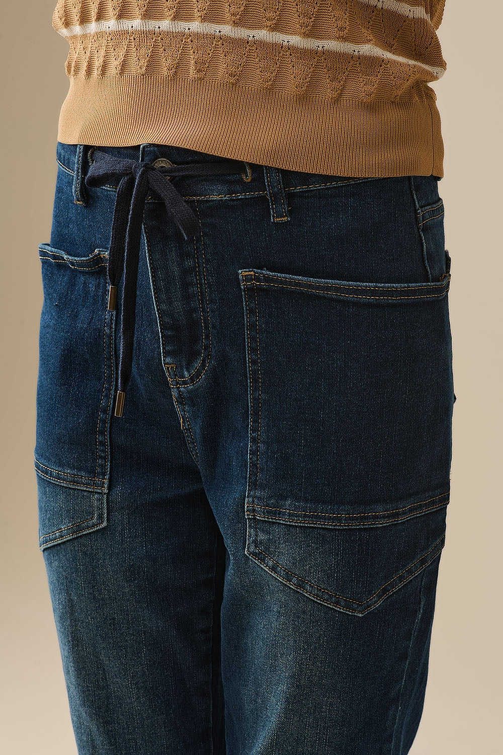 Jean large à taille ajustable en délavage foncé