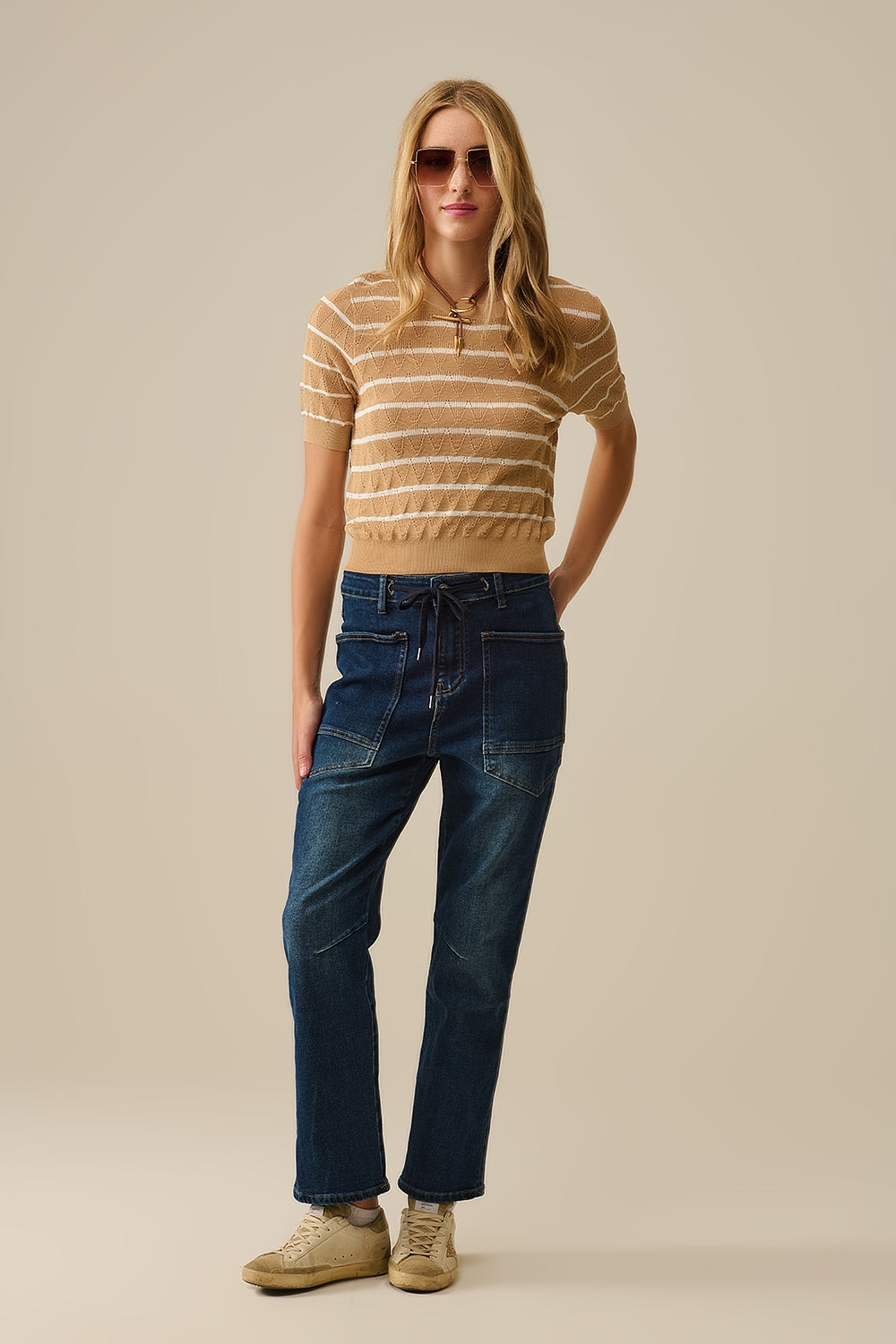 Jean large à taille ajustable en délavage foncé
