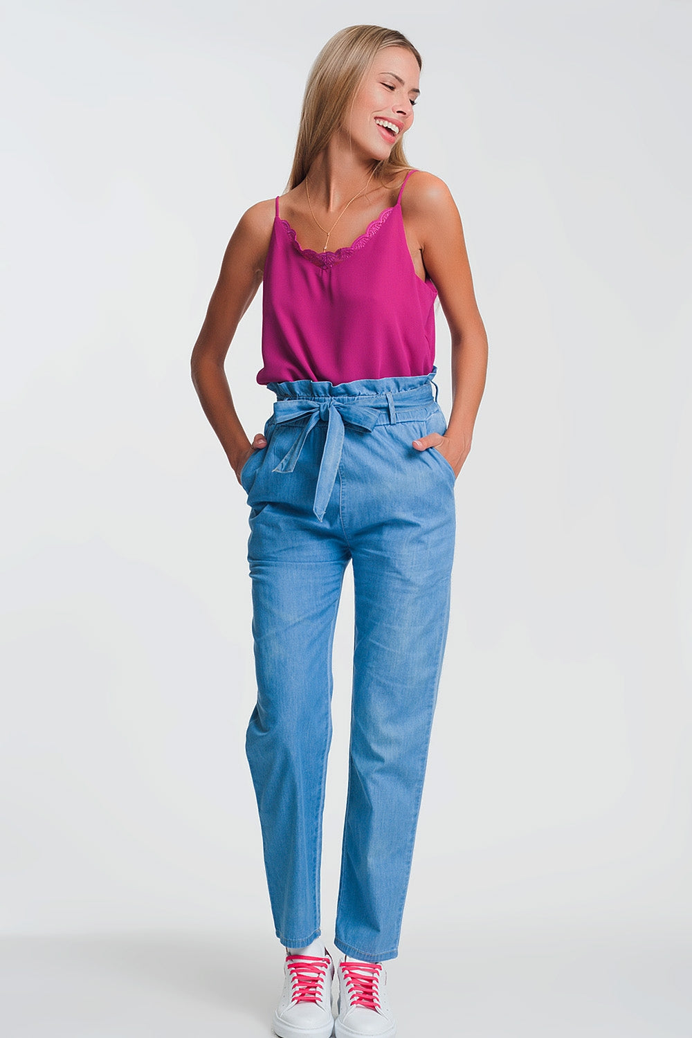 Jean léger à taille haute froncée bleu clair