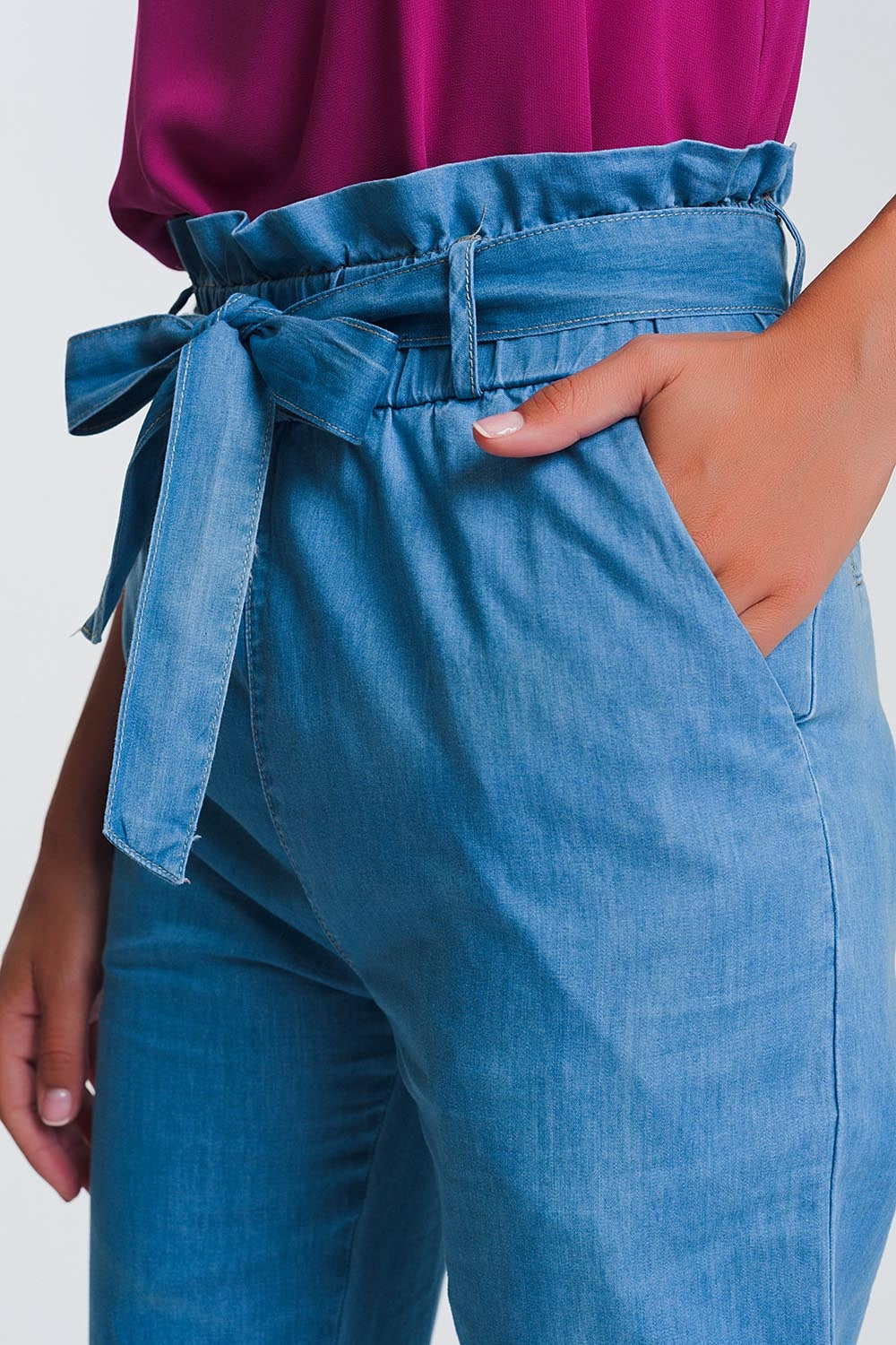 Jean léger à taille haute froncée bleu clair