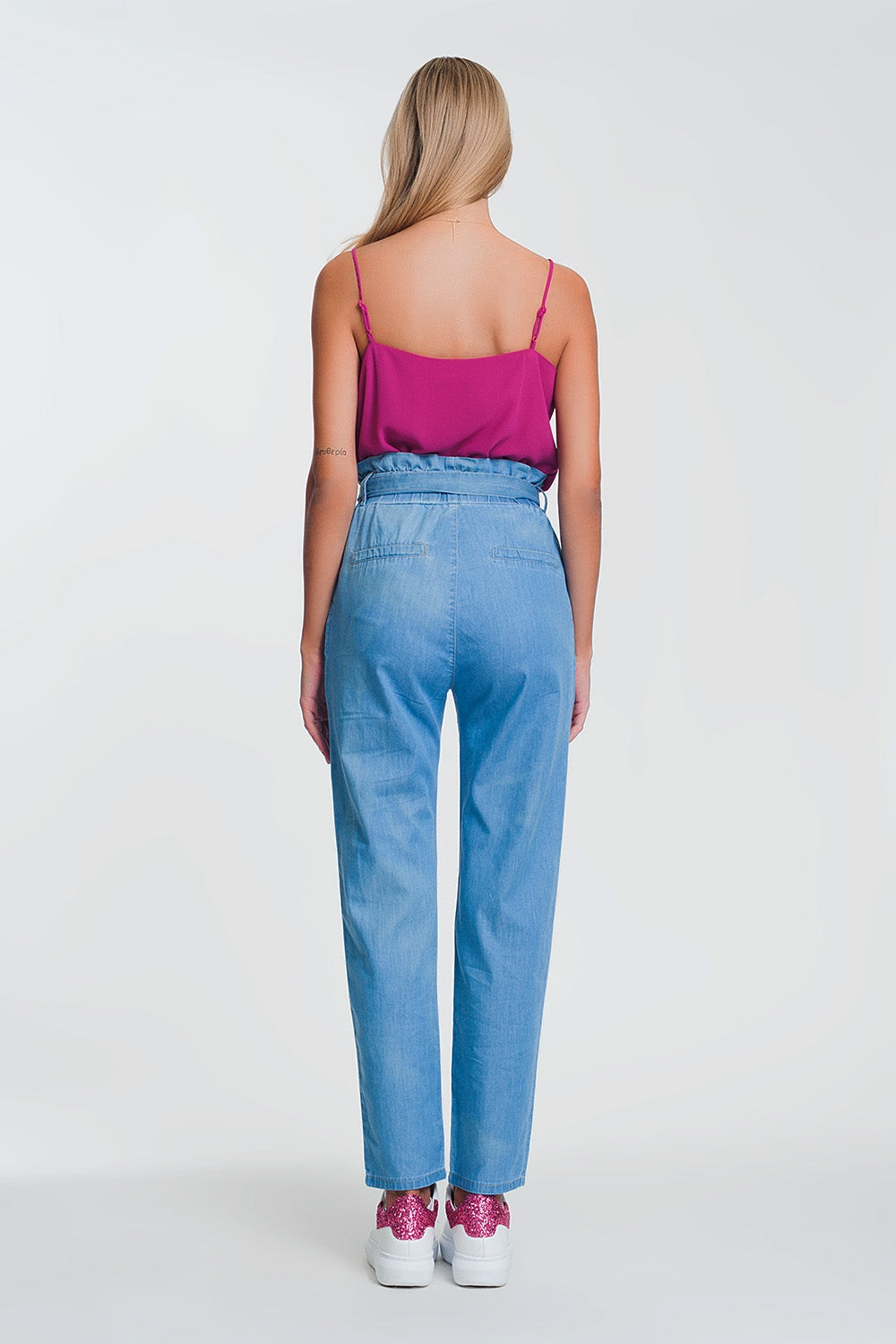 Jean léger à taille haute froncée bleu clair