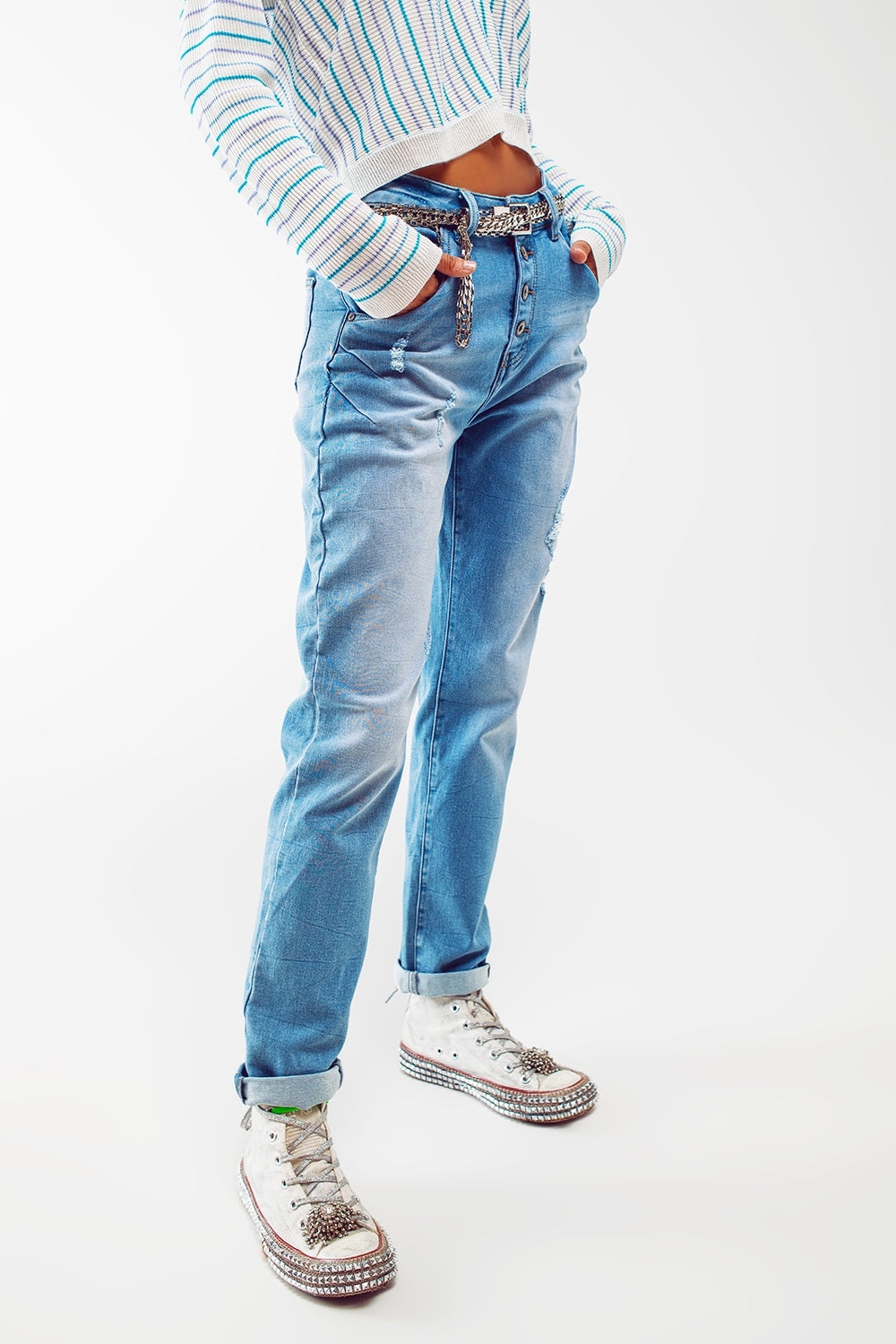 Jean mom à taille haute et détail boutonné