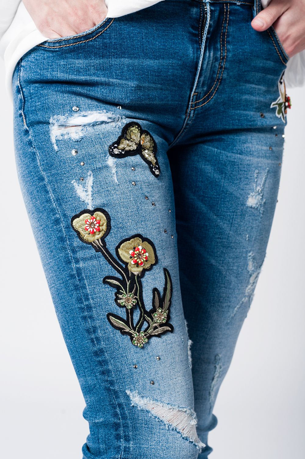 Jean mom délavé avec broderies