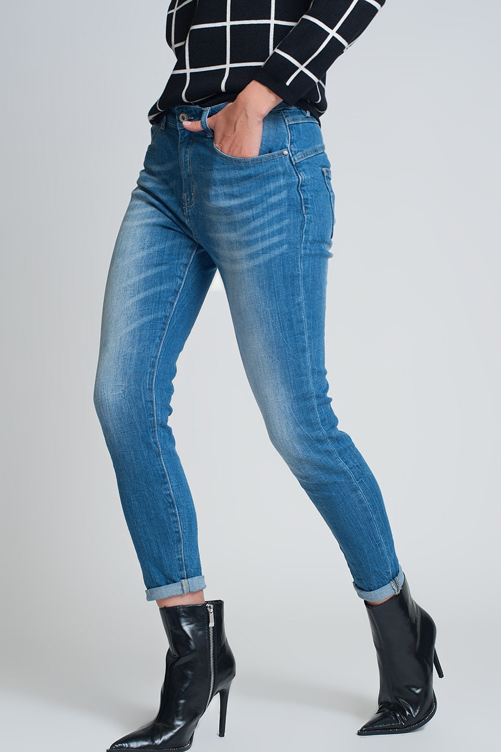Q2 Jean mom slim taille haute Délavage clair