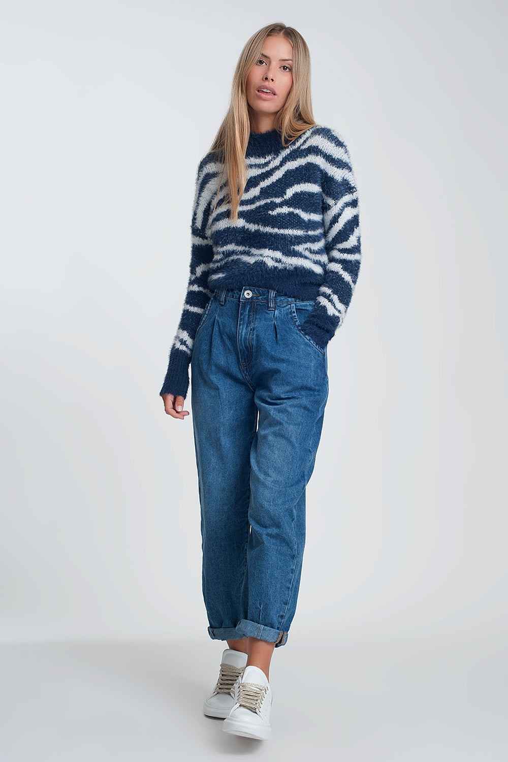 Jean mom taille haute avec deux volants à la taille en bleu délavé foncé