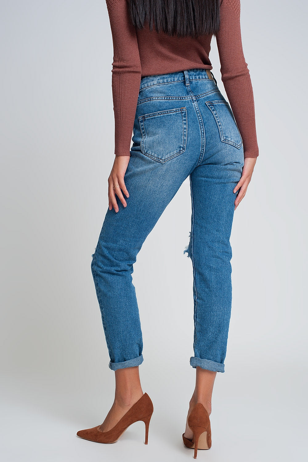 Jean mom taille haute avec genoux déchirés en bleu délavé foncé