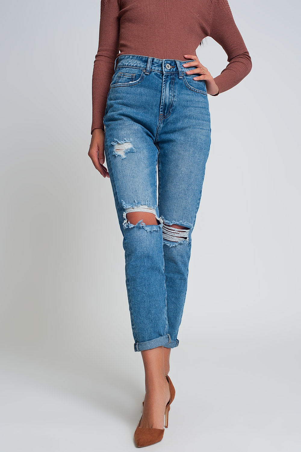 Jean mom taille haute avec genoux déchirés en bleu délavé foncé