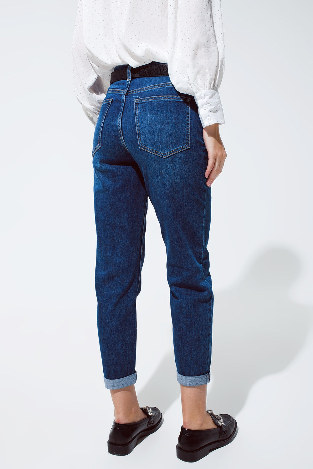 Jean Mum en délavage moyen avec ourlet plié