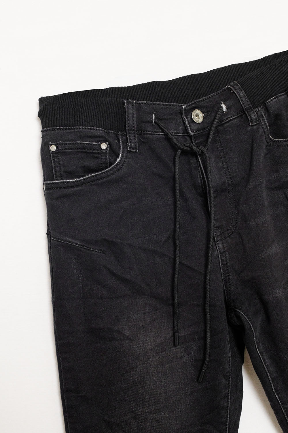 Jean noir avec taille élastique et cordon