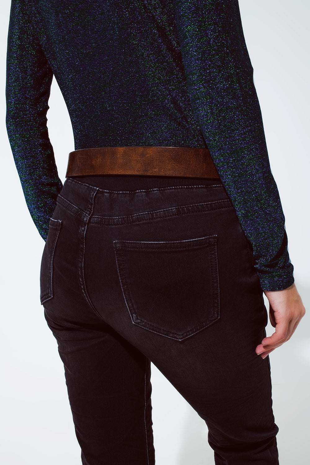 Jean noir avec taille élastique et cordon