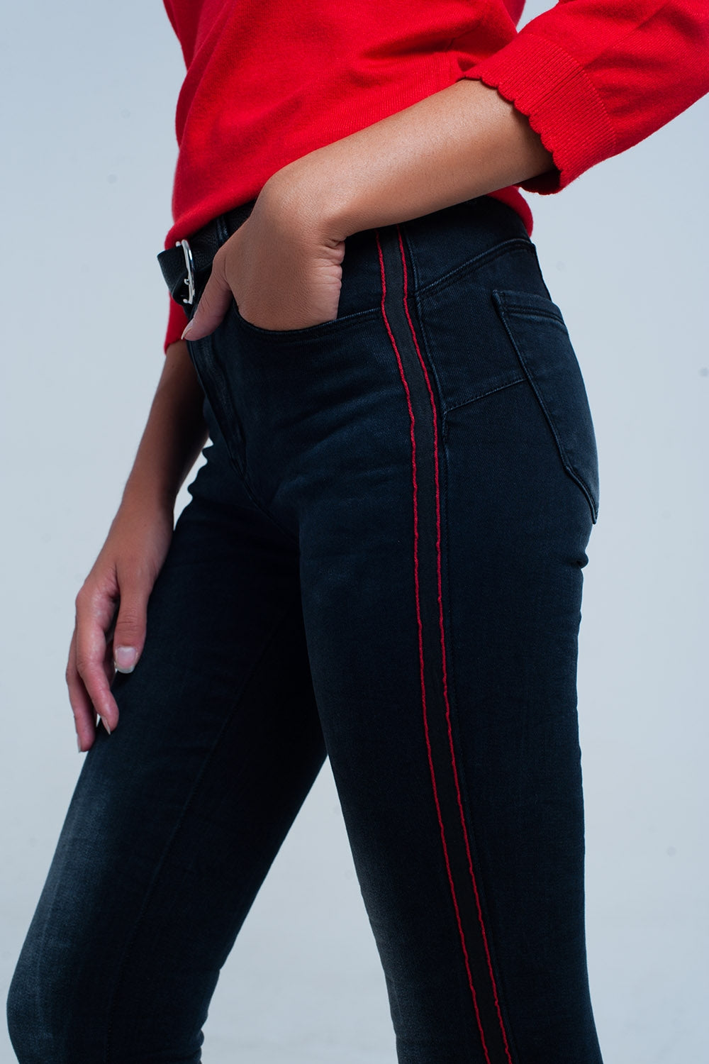 Q2 Jean noir skinny avec bandes sur les côtés