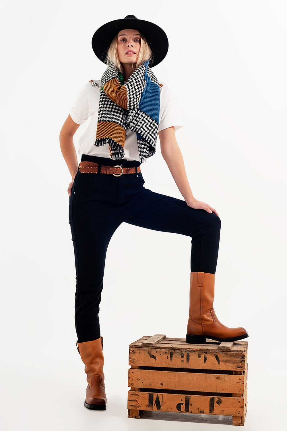 Q2 Jean noirs à élastique taille haute froncée