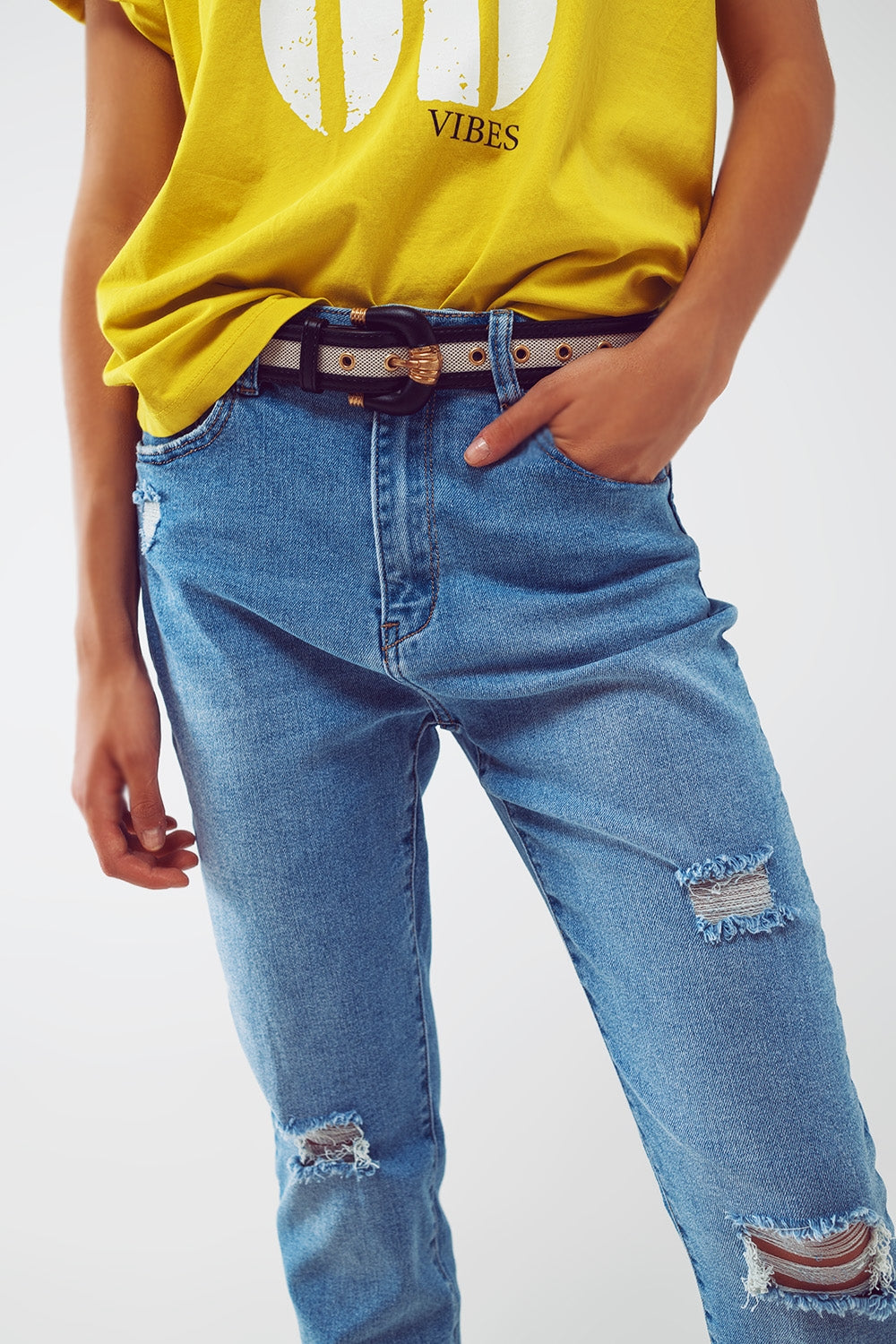 Jean Regular déchiré dans une teinte bleu clair
