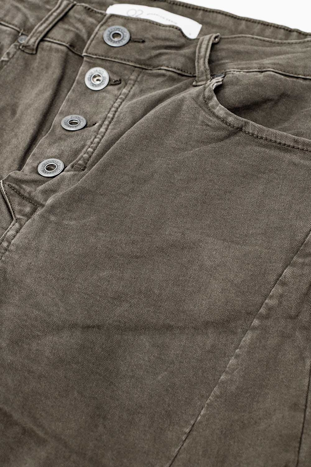 Jean skinny à boutons apparents en gris