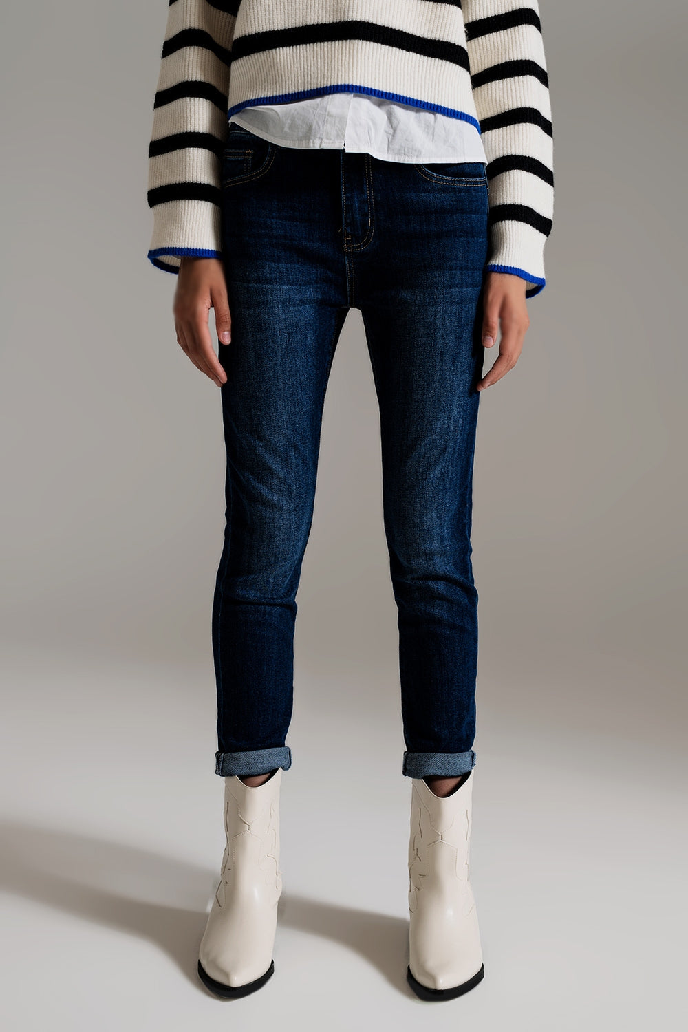 Q2 Jean skinny à lavage sombre avec élasthanne élastique