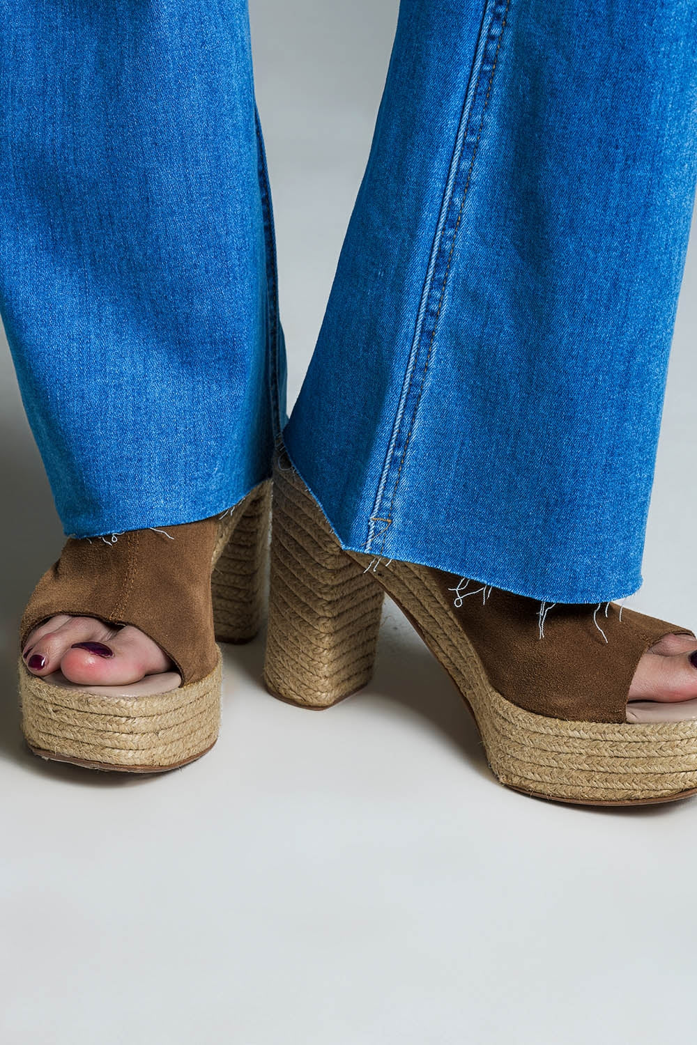 Jean skinny à taille normale et jambes évasées délavé clair