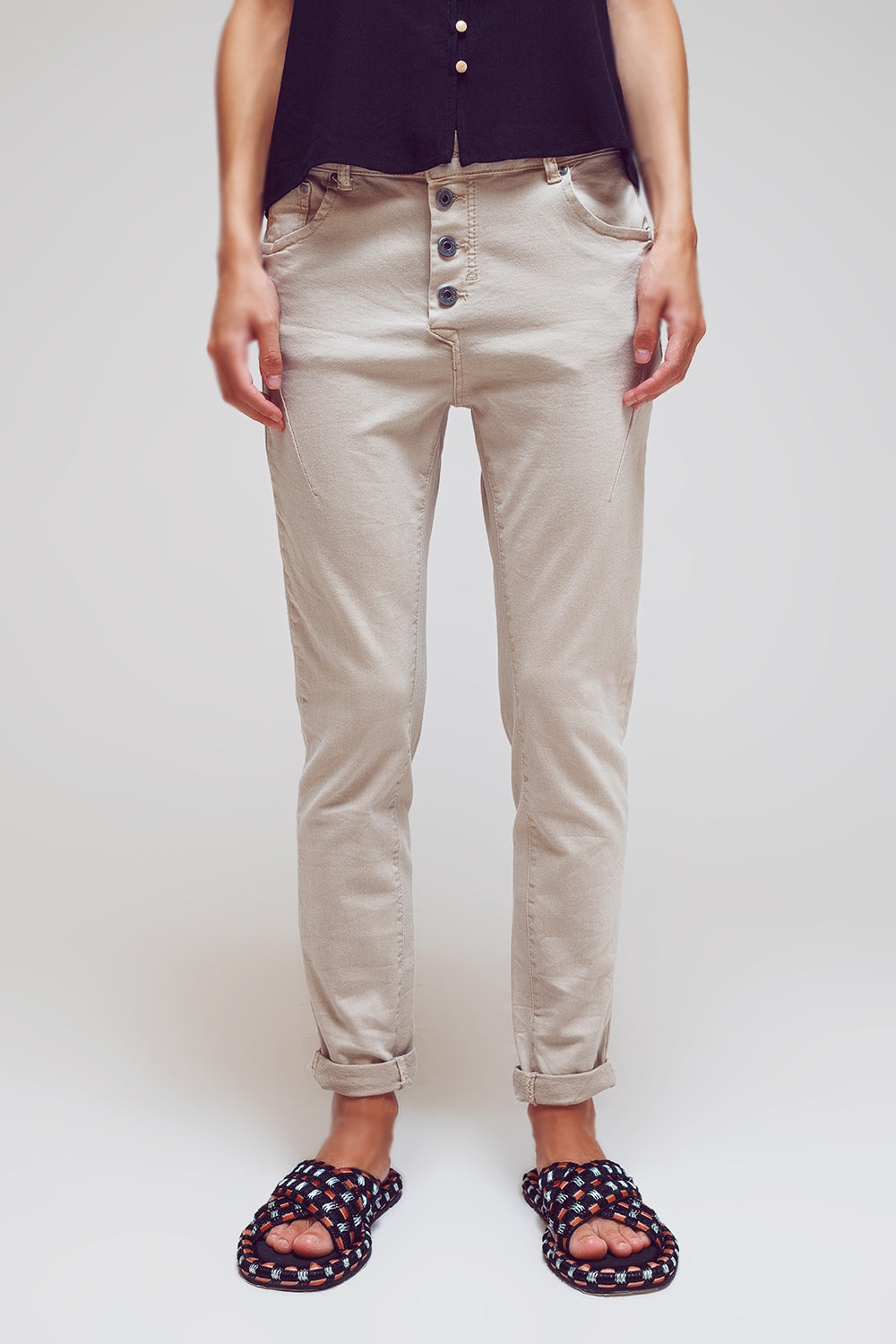 Q2 Jean skinny avec boutons apparents en beige