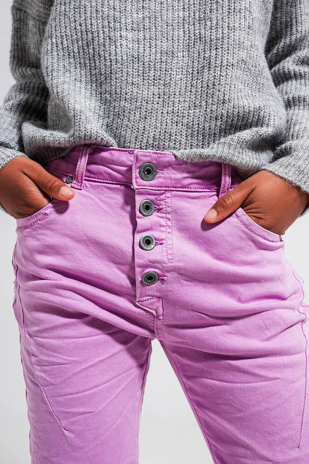 Jean skinny avec boutons visibles rose
