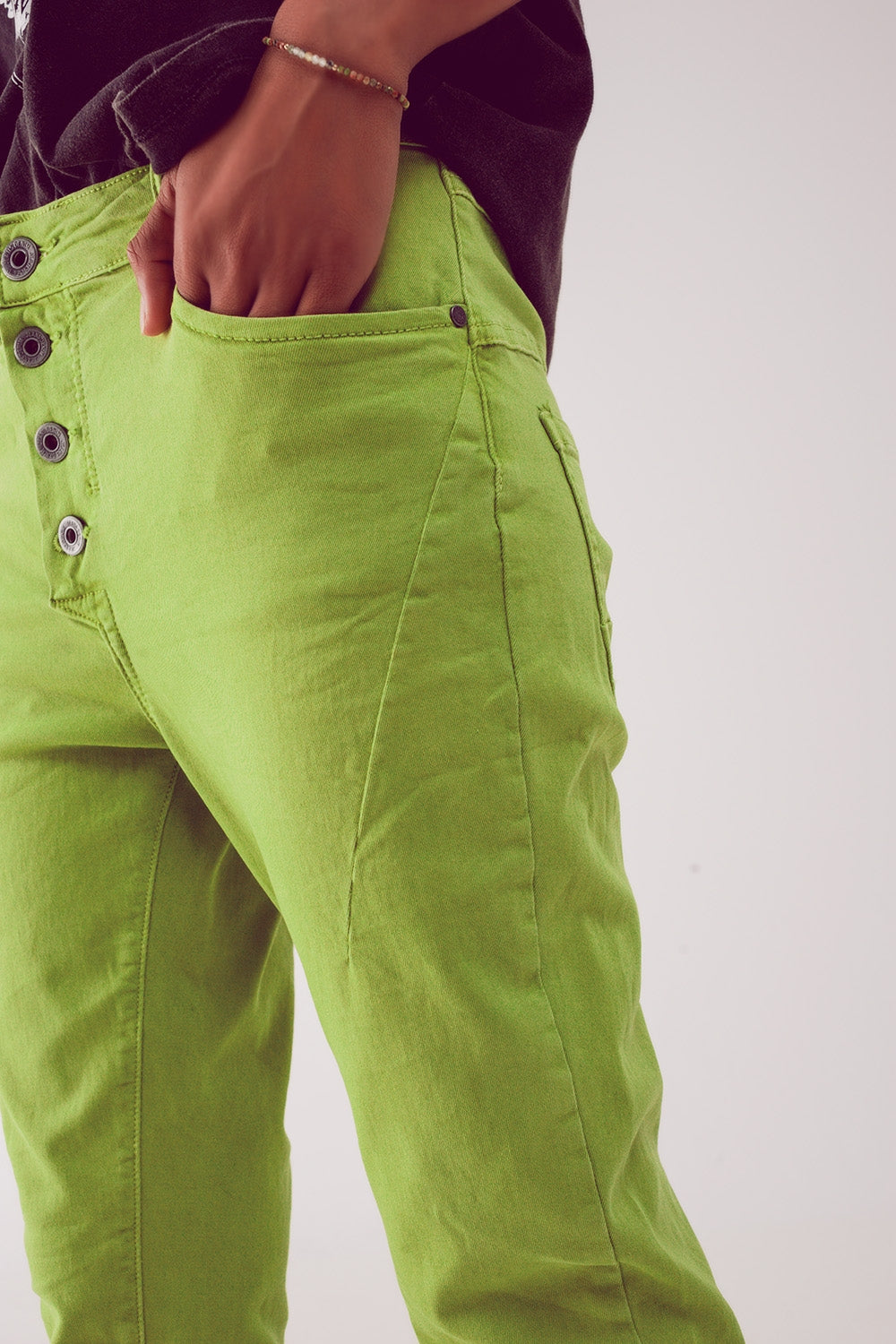Jean skinny avec boutons visibles vert