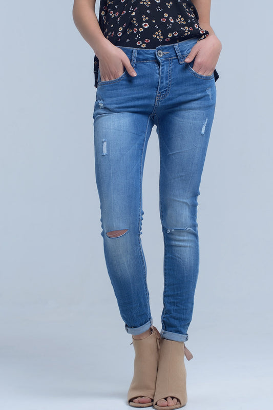 Q2 Jean skinny avec déchirures au genou