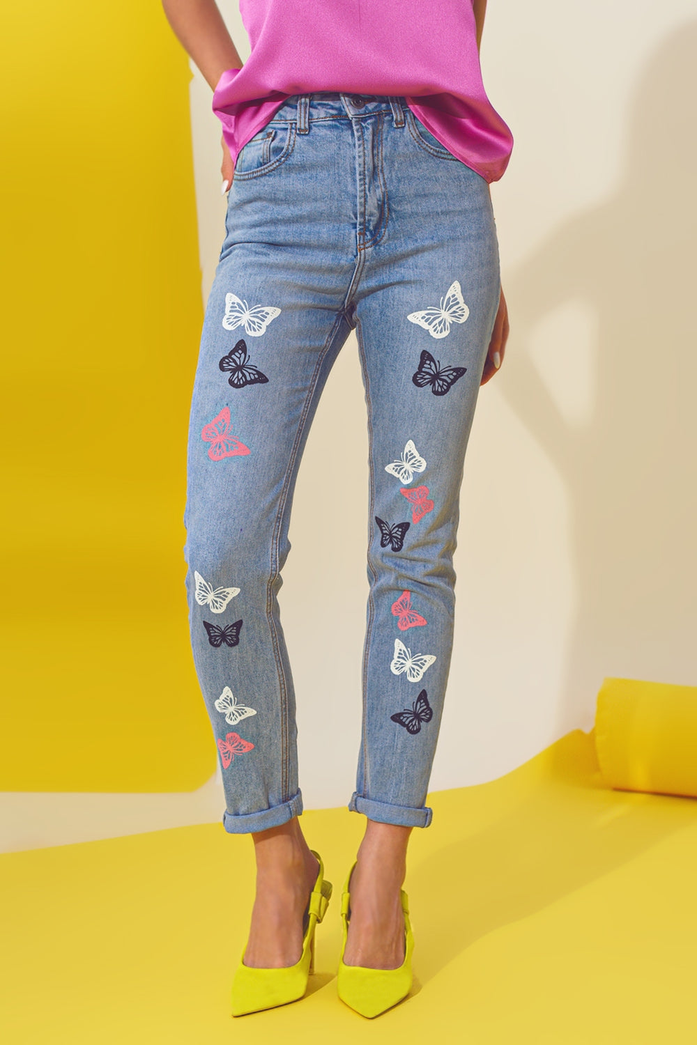 Jean skinny avec détail papillon délavé bleu clair