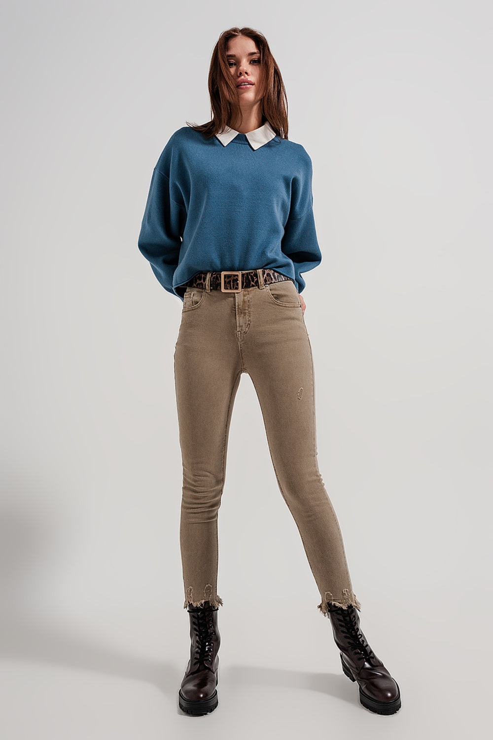 Jean skinny beige avec bords bruts