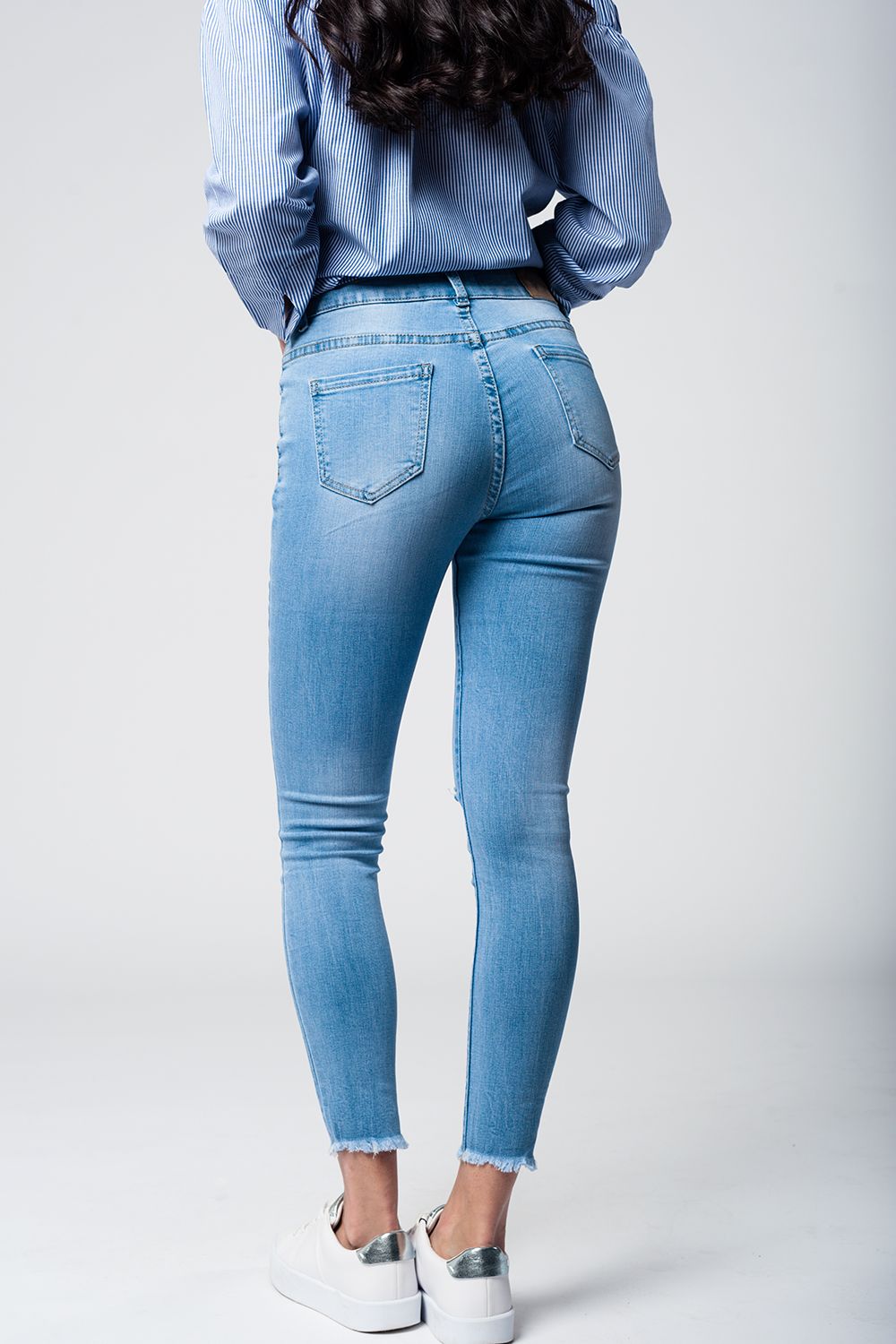 Jean skinny délavé avec découpe aux genoux