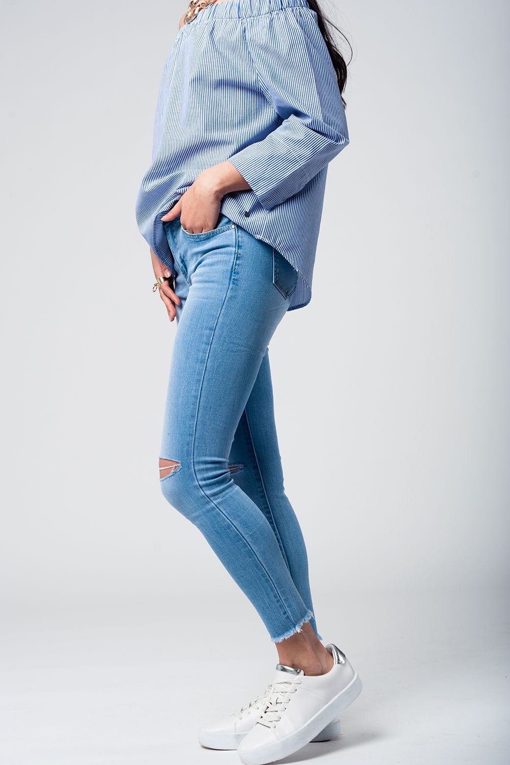 Jean skinny délavé avec découpe aux genoux