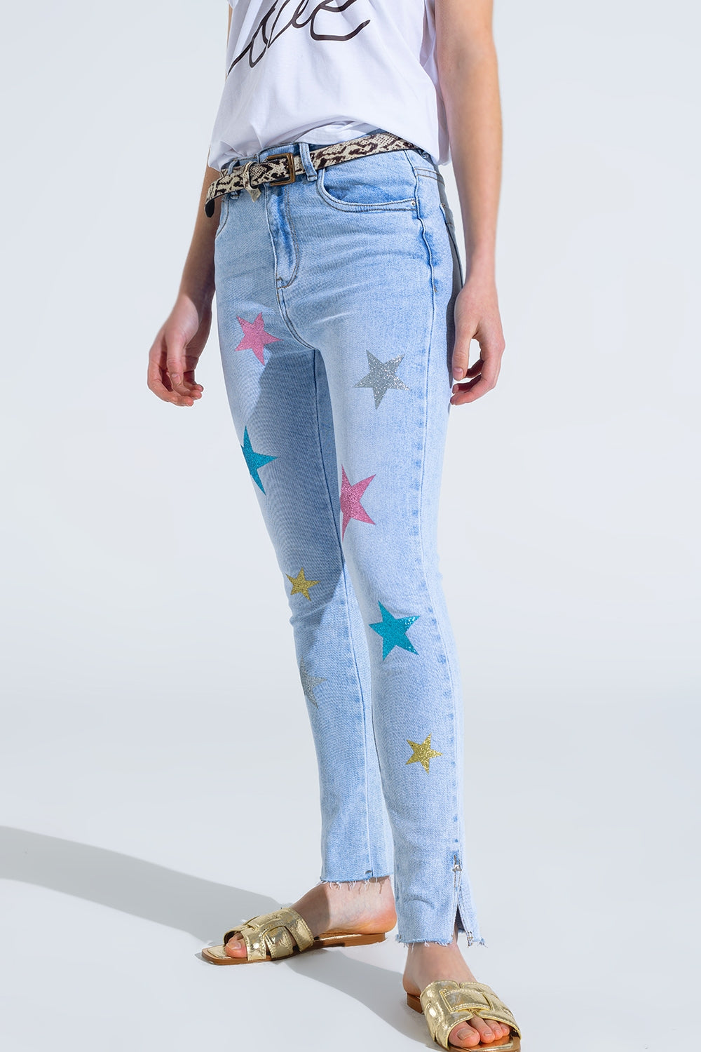 Jean skinny délavé avec étoiles sur les jambes