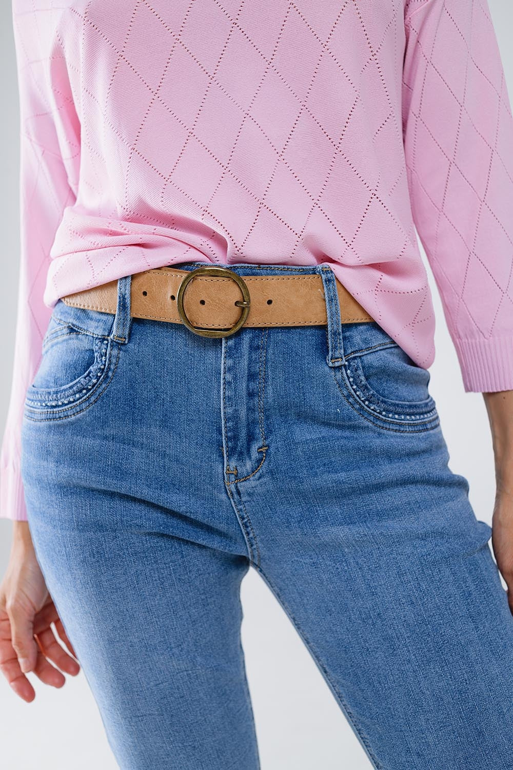 Jean skinny en délavage léger avec détail sur la poche