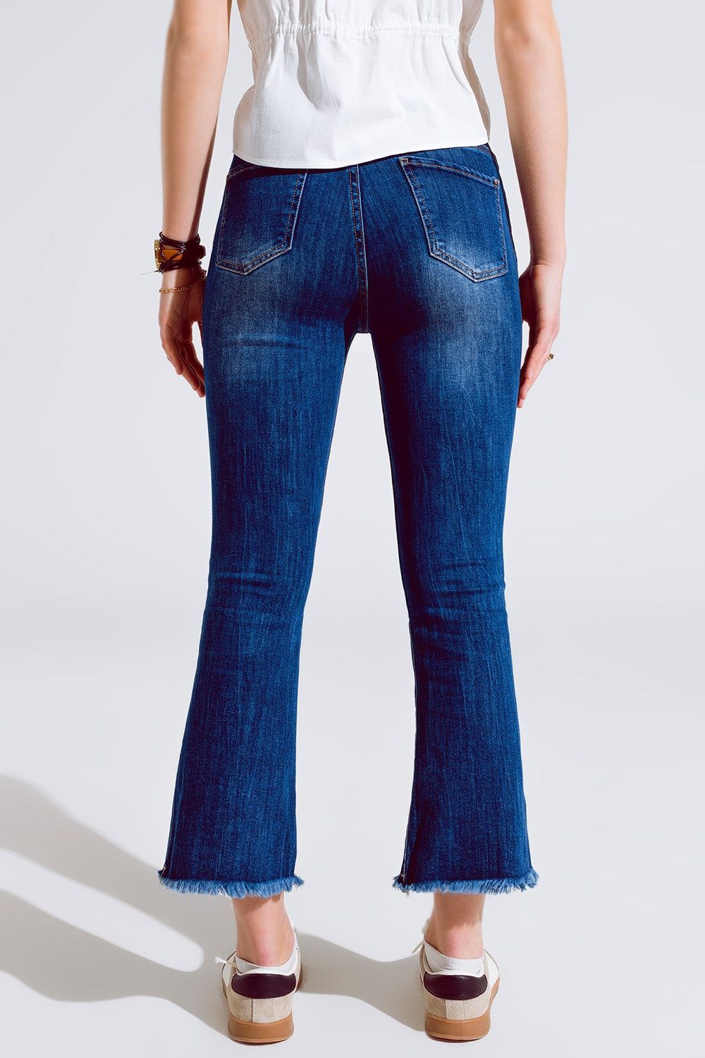 Jean skinny évasé à bord brut délavage moyen