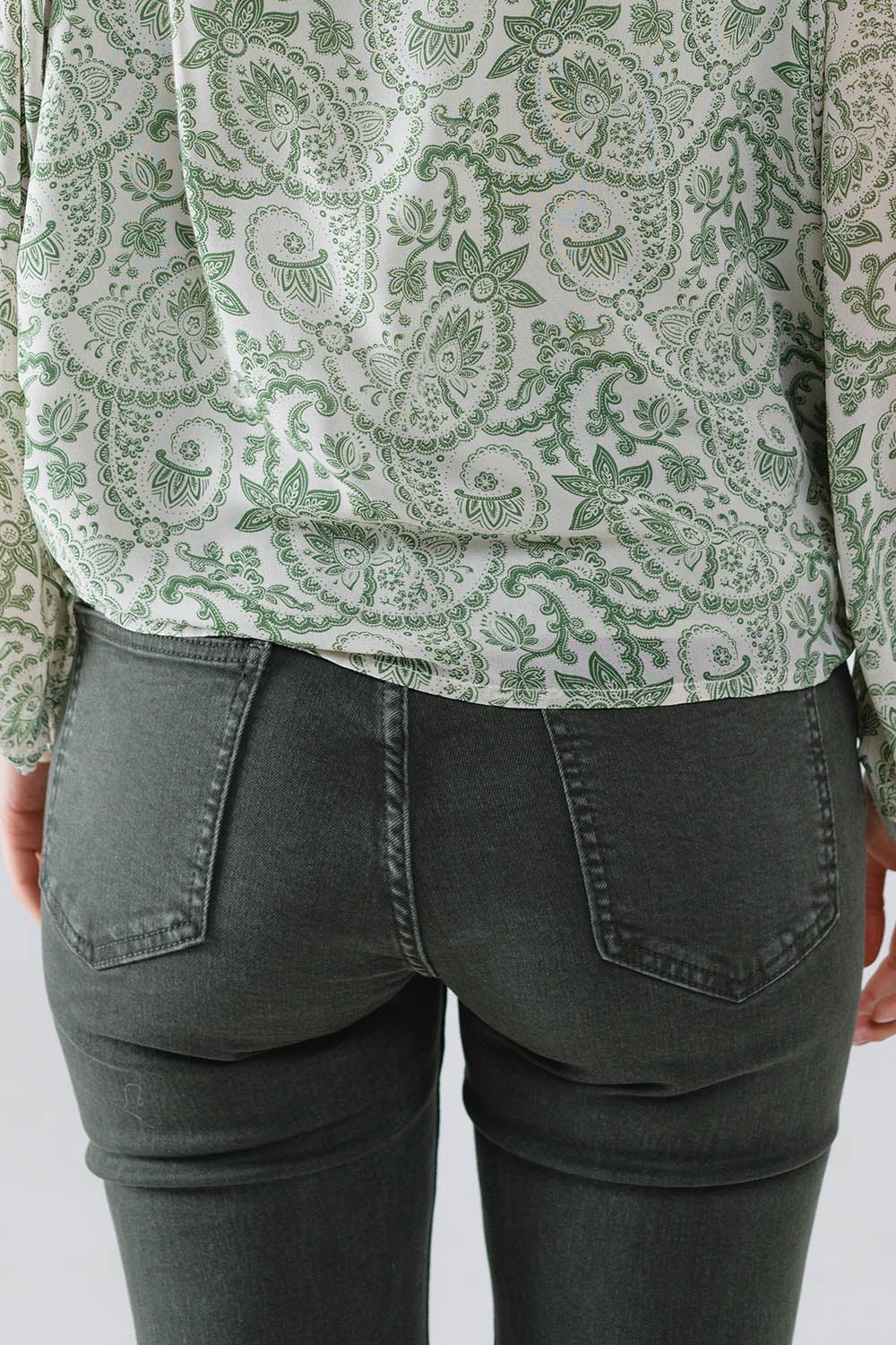 Jean skinny évasé à double boutonnage en kaki